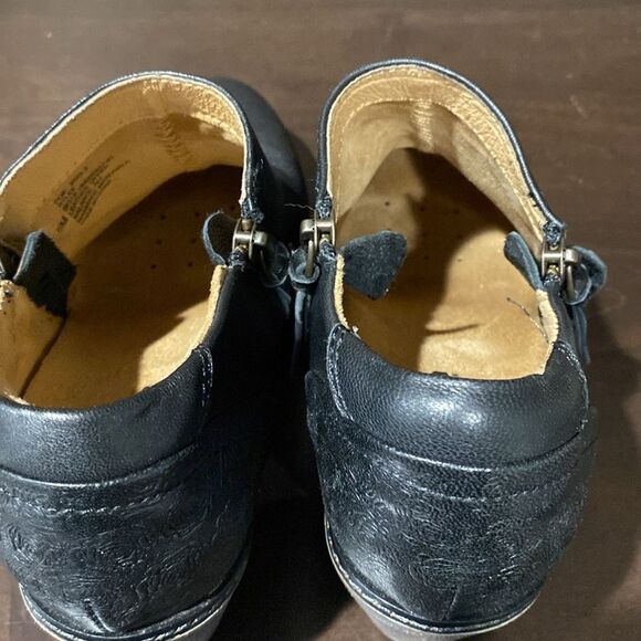 Halsa Rylee Floral Embossed Leather Bootie Size 7.5 - Picture 5 of 12